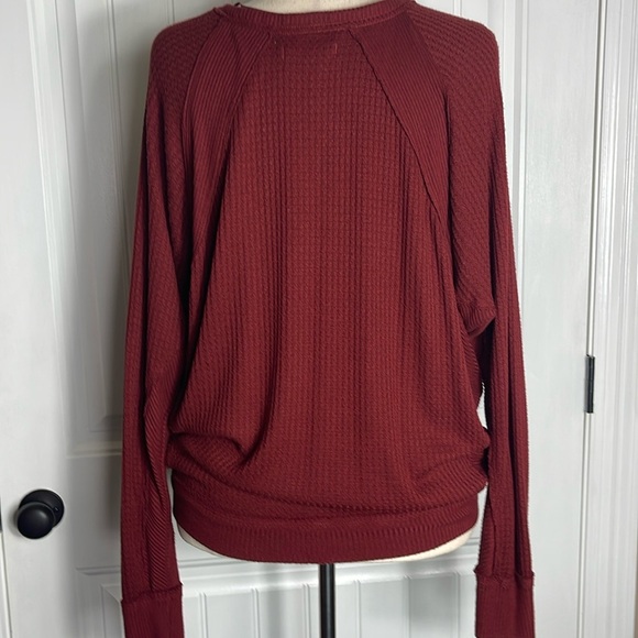 We The Free red burgundy Waffle Thermal Long Sleeve V-Neck Shirt Size M - Picture 6 of 11